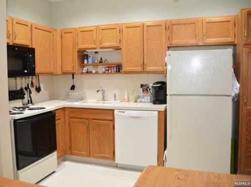 5323 Richmond Rd, West Milford Lakes NJ  07480-1924 exterior