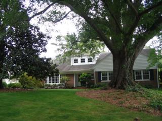 2014 Pembroke Rd, Greensboro, NC 27408-6330