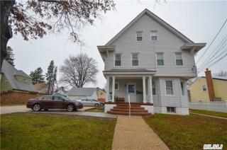 435 Winthrop St, Westbury, NY 11590-3224