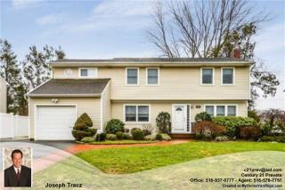 18 Bradford Rd, Hicksville NY  11803-4002 exterior