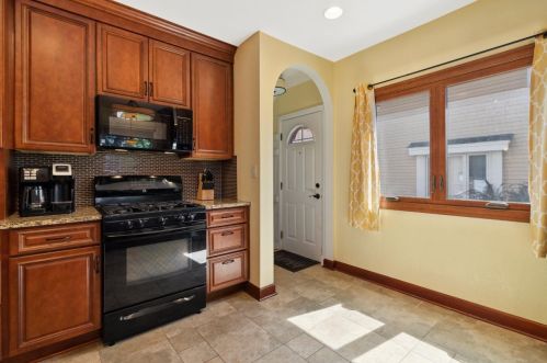 3213 42, Milwaukee WI 53216-3516 exterior