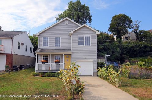 39 Shore Dr, Monmouth Hills NJ  07732-1027 exterior