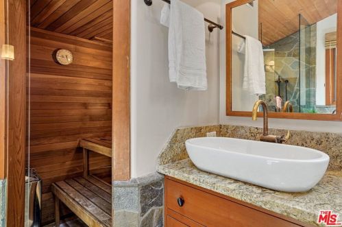 1719 Oak Dr, Topanga CA  90290-4025 exterior