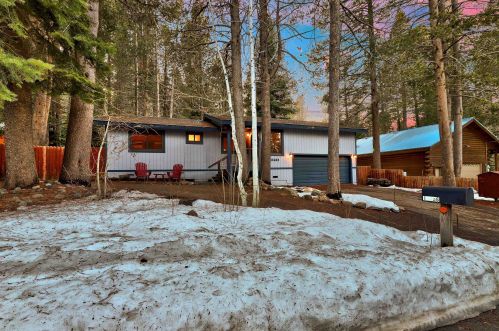 12438 Greenwood Dr, Truckee, CA 96161-2604