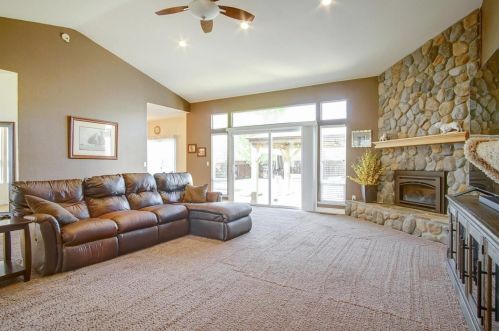 5890 Yuste Ln, Hollister CA  95023-9538 exterior