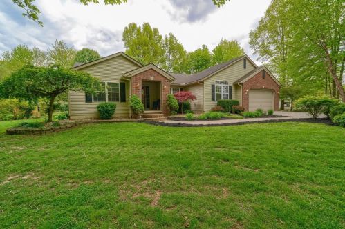111 Chateaugay Dr, Pataskala, OH 43062-8412