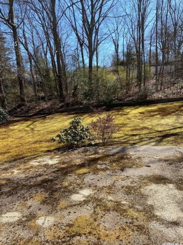 49 Village Hill Dr, Huntington Station NY  11746-5521 exterior