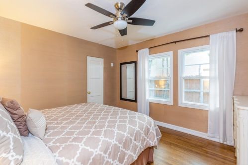 3336 Elliott St, San Diego CA 92106-1326 exterior