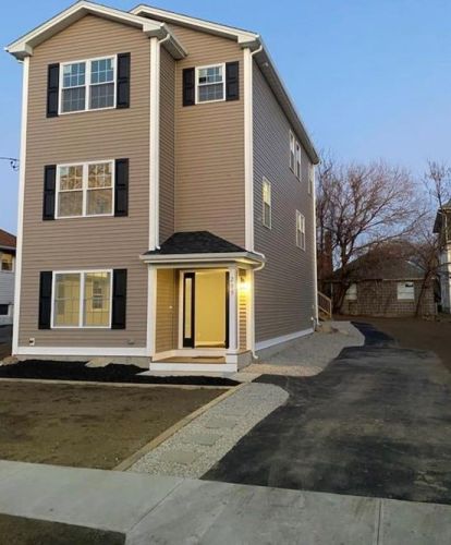 215 Home Ave, Providence, RI 02908-3311