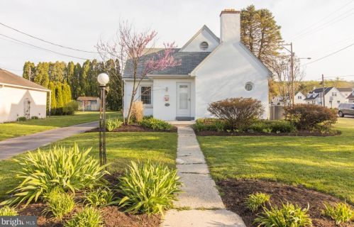 19 Lloyd Ave, Downingtown, PA 19335-2468