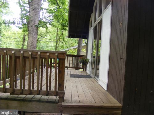 96 Big Red Oak Rd, Harpers Ferry WV  25425-5893 exterior