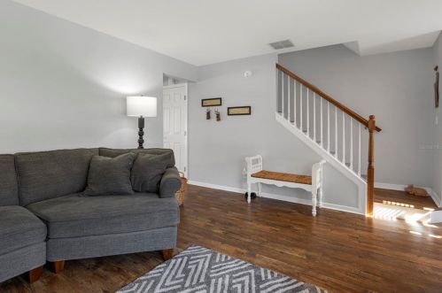 8474 17 Way, Saint Petersburg FL  33702-7235 exterior