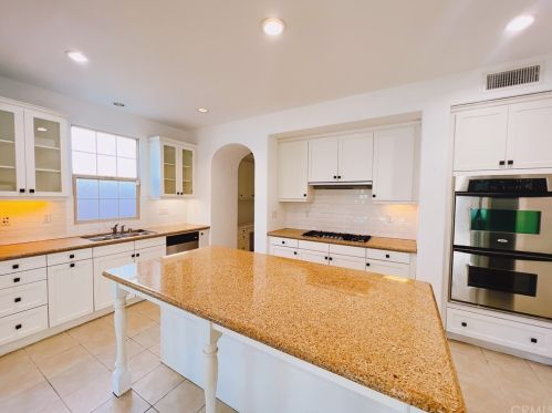 3027 Hampton Way, Ontario CA  91761-2631 exterior