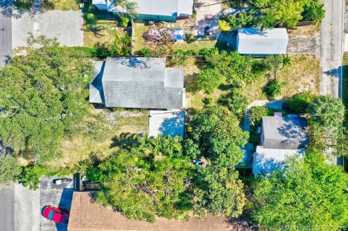 49 13th St, Dania Beach, FL 33004-4230