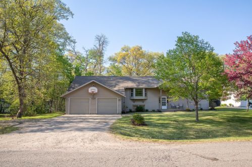 1807 Kari St, Alex, MN 56308-8543