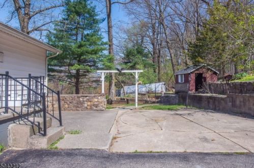 101 Mine Hill Rd, Oxford NJ  07863-3064 exterior