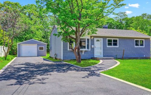 107 Malts Ave, West Islip NY  11795-2507 exterior