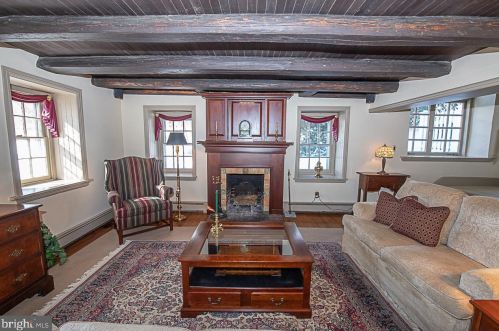 28 Maple Ave, Paoli, PA 19301-1216