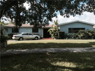 9250 56th Ter, Miami, FL 33173-1654