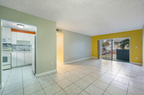 1725 60th St, Hialeah, FL 33012-6806