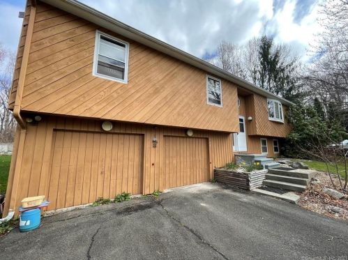 360 Leonard Rd, Waterbury, CT 06762-3605