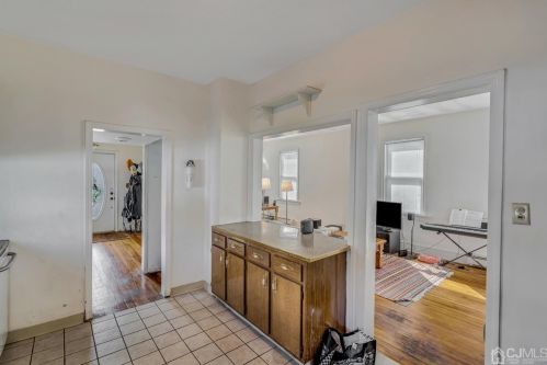 30 Freeman St, Woodbridge NJ  07095-3423 exterior