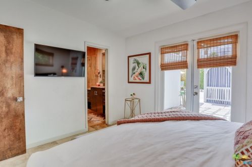 1135 Sunrise Way, Palm Springs CA  92262-5310 exterior