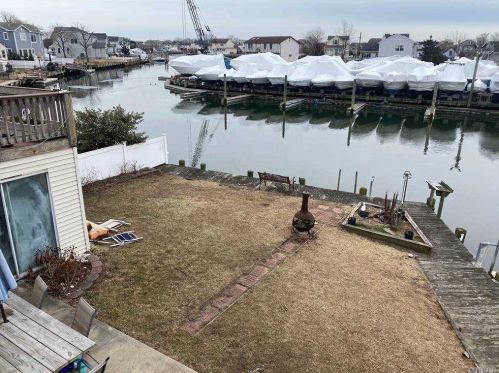 2500 Bellaire St, North Wantagh, NY 11793-4510