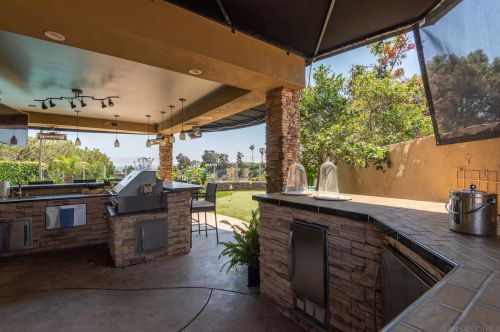 2562 Grandview St, San Diego CA 92110-1031 exterior