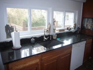 181 Lakeside Dr, Belvidere, NJ 07823-3140