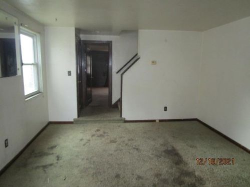 350 Wilson Dr, Pittsburgh, PA 15235-1738