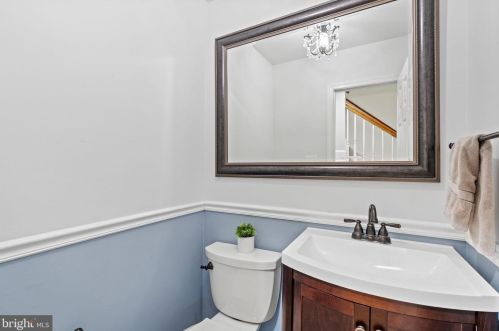 10809 Dayflower Ct, Herndon VA  20191-5109 exterior