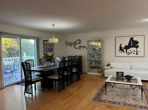 28 Hammond Rd, Elwood NY  11731-4810 exterior