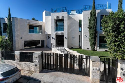 3911 Cody Rd, Van Nuys, CA 91403-5022