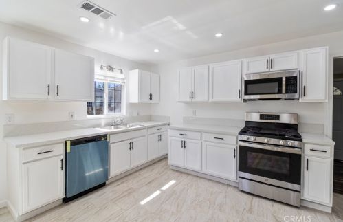 2824 Wall Ave, San Bernardino CA  92404-3633 exterior