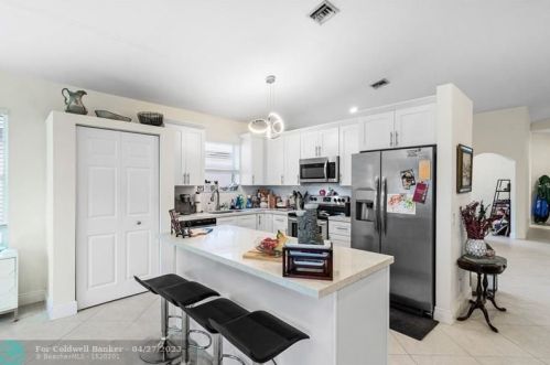 9796 Lemonwood Dr, Boynton Beach FL  33437-5452 exterior