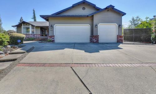 2445 Knollwood Dr, Shingle Springs, CA 95682-7718