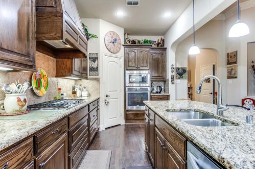 3604 Tuscan Hl Cir, Denton TX  76210-8066 exterior