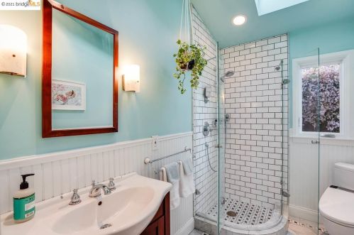 5912 Fremont St, Oakland CA 94608-2217 exterior