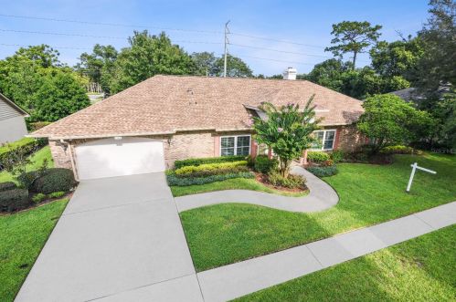 1324 Majestic Oak Dr, Apopka, FL 32712-2595