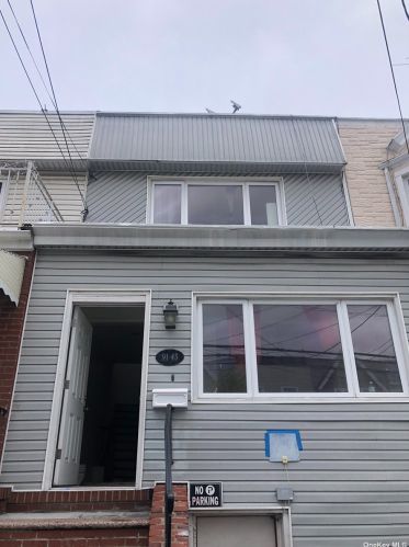 91-45 88th St, Jamaica, NY 11421-1306