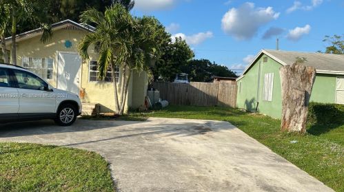 4079 Linda Ln, West Palm Beach, FL 33406-8525