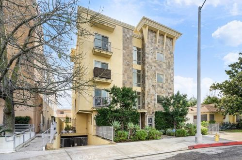 10762 Camarillo St, North Hollywood, CA 91602-1476