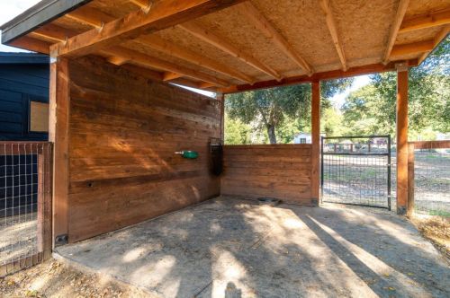 10555 Watsonville Rd, Gilroy CA  95020-9433 exterior