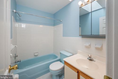 492 Devon Ct, Downingtown PA  19335-4221 exterior