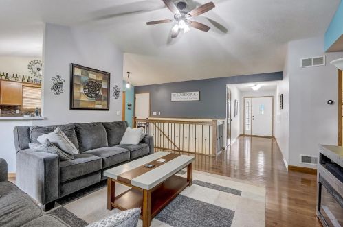 471 Leslie Dr, Edgerton, WI 53534-2056