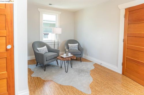 5766 Ayala Ave, Oakland CA 94609-1742 exterior