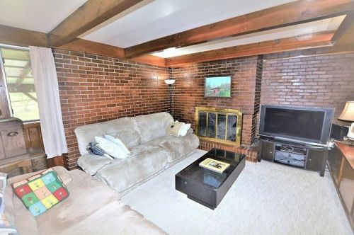 125 Herbst Dr, Pittsburgh, PA 15209-1152