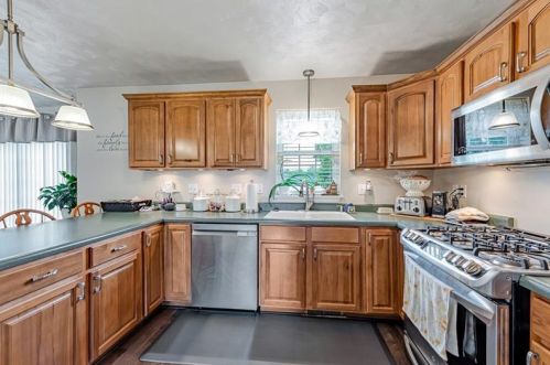147 Whitfield Dr, Latrobe, PA 15650-9561