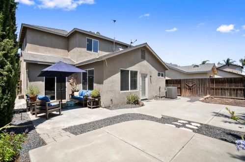 242 Meandering Ln, Turlock CA  95382-7354 exterior